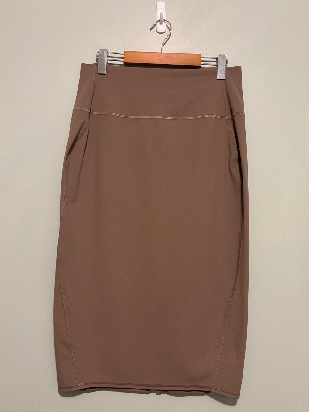 Lululemon Nulu Slim Fit Midi Skirt in Taupe (Size 12) - Picture 2 of 5